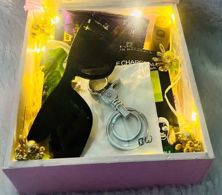 Glow of Love Gift Hamper - Image 3