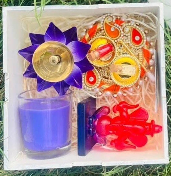 Lotus Glow Gift Box - Image 2